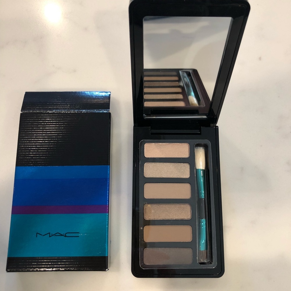 MAC enchanted eve eye shadow *warm*